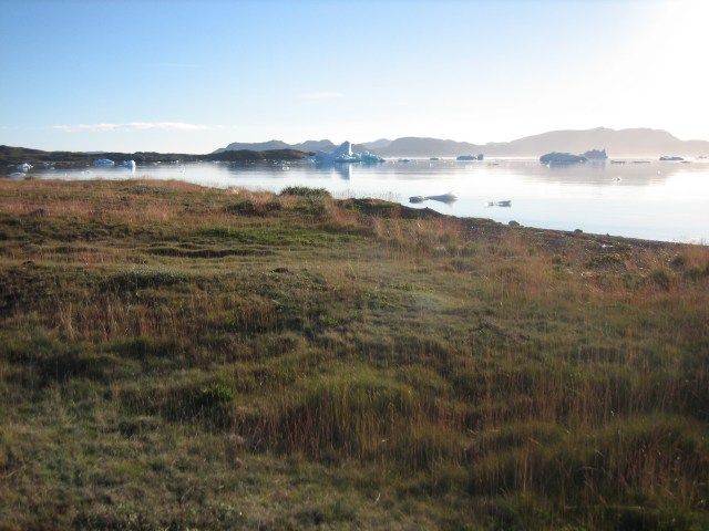 utsikt mot Narsaq Bay i motlyset