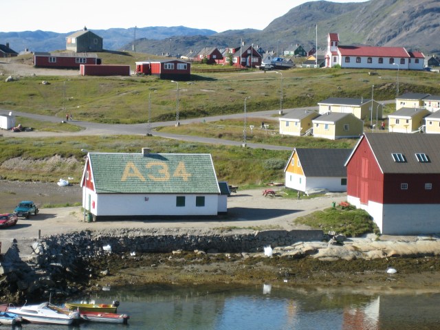 Narsaq  -  museet i forgrunnen 